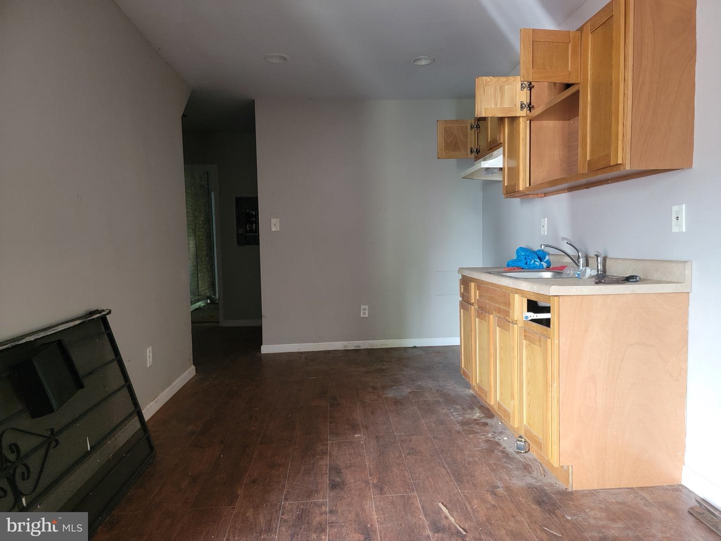 2076 E Birch St Property Photo 5