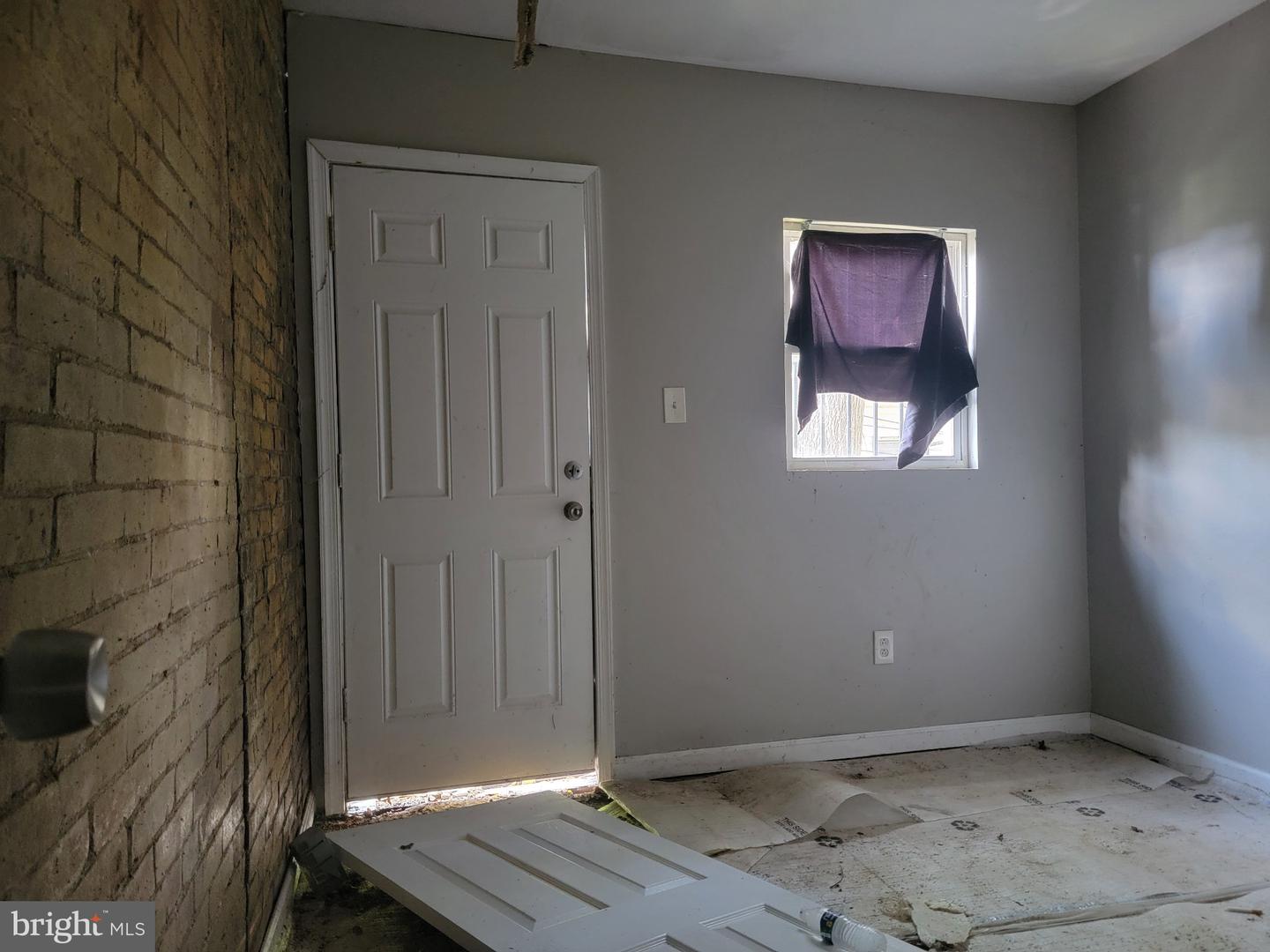 2076 E Birch St Property Photo 9