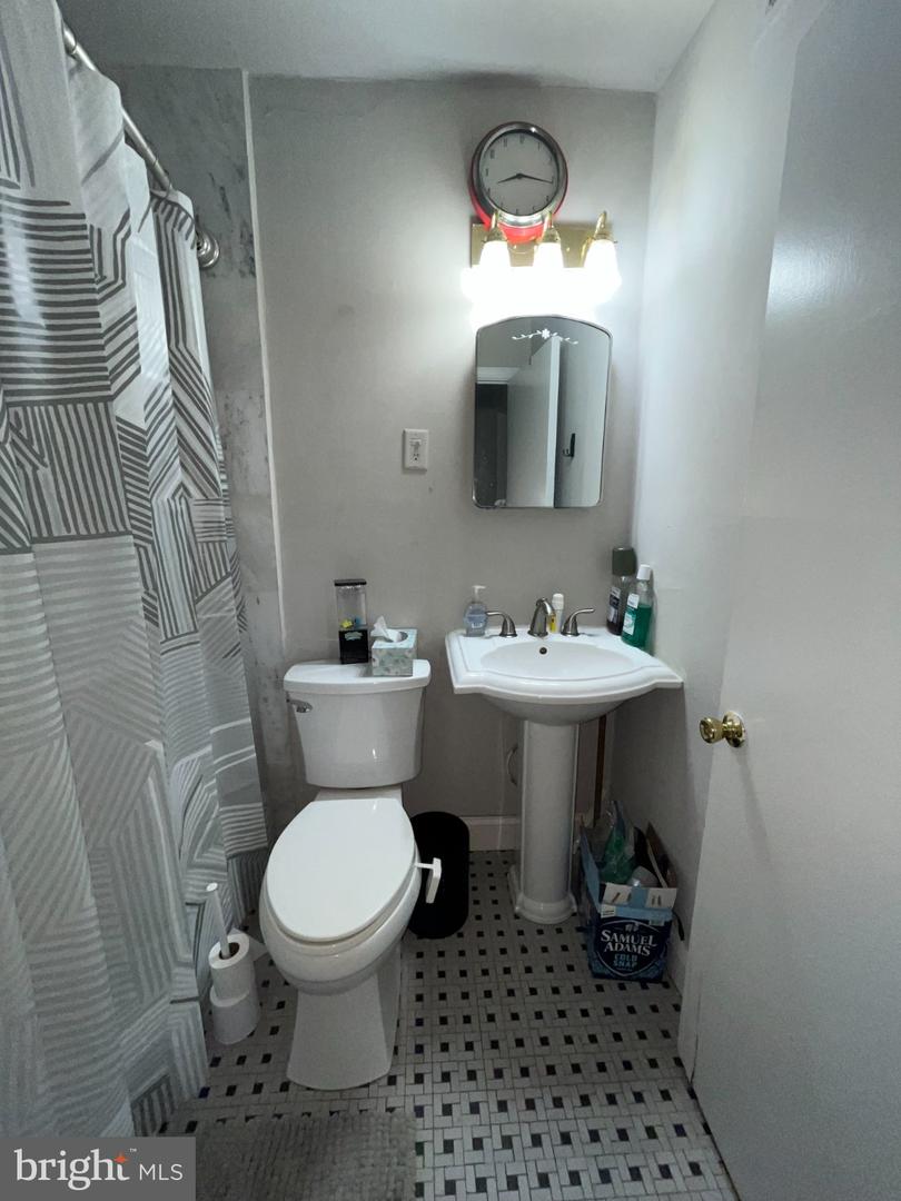 5608 Ridge Ave #r1 Property Photo 6