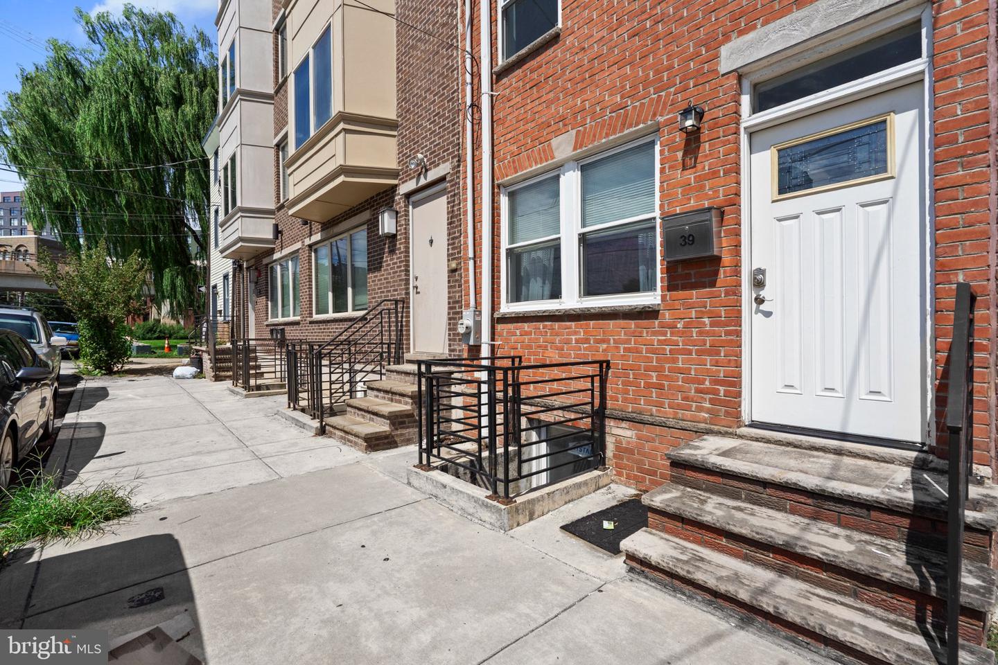 39 W Wildey St Property Photo 4
