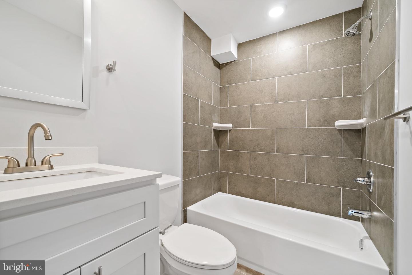1533 N 2nd St #1b Property Photo 6