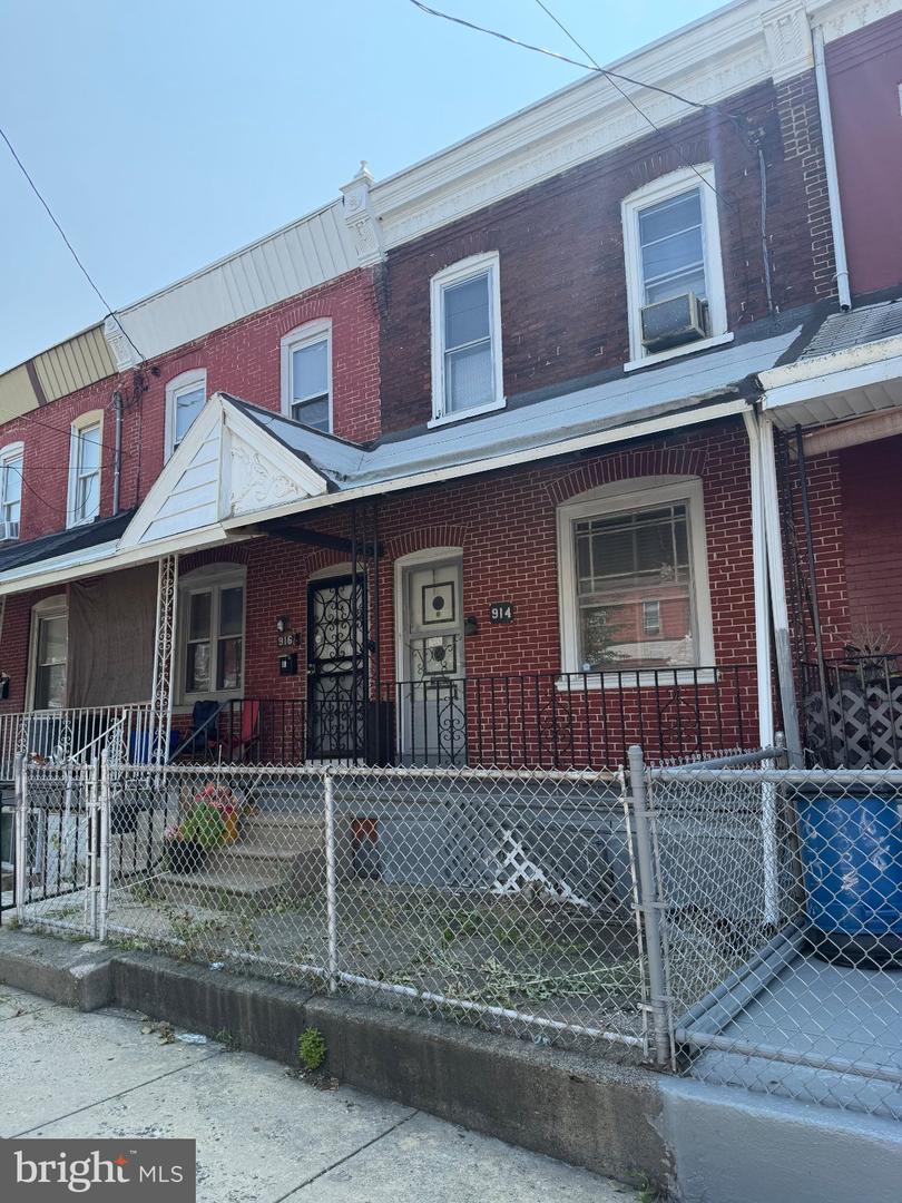 914 E WOODLAWN AVE Property Photo 1