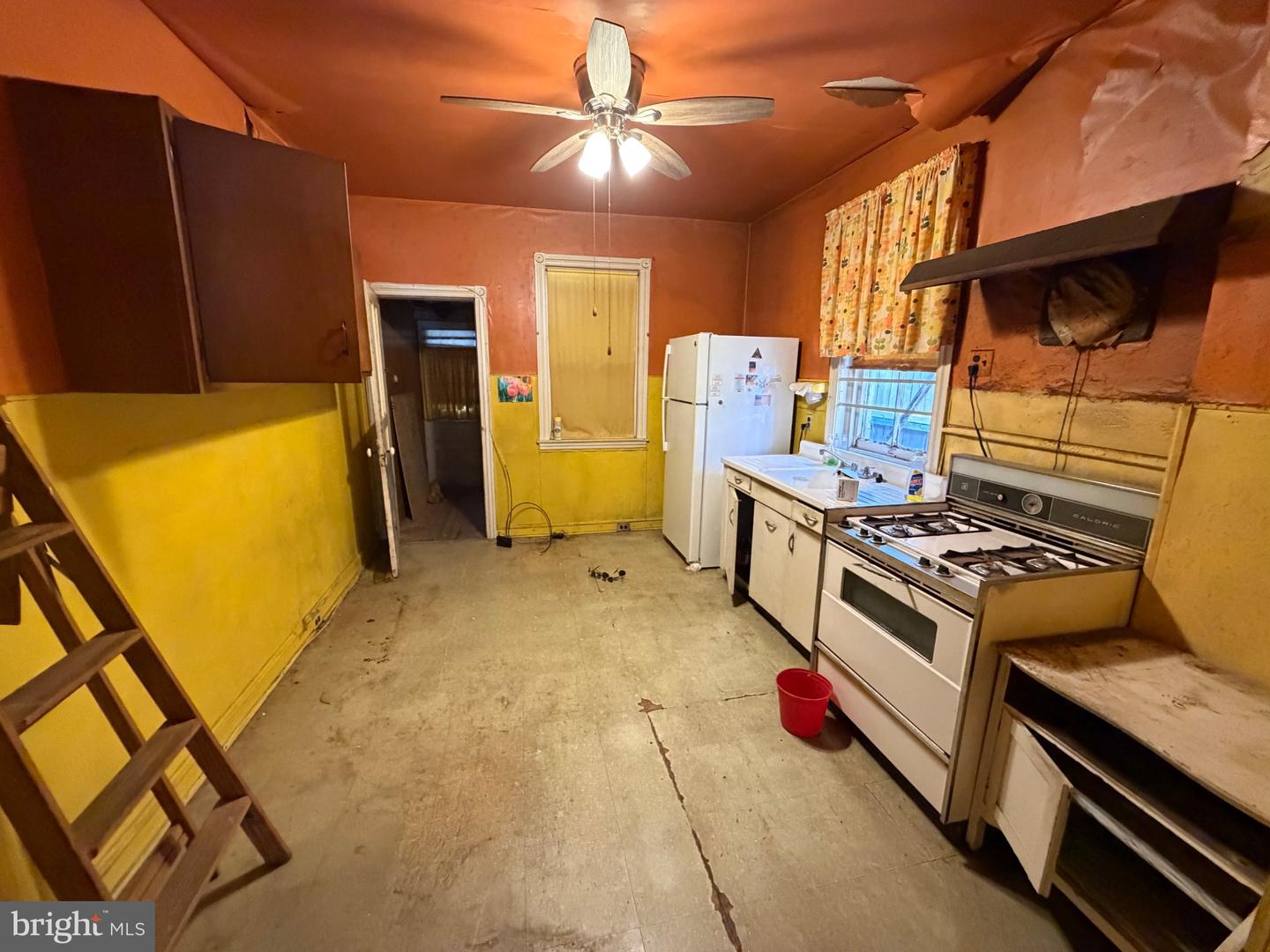 914 E Woodlawn Ave Property Photo 4