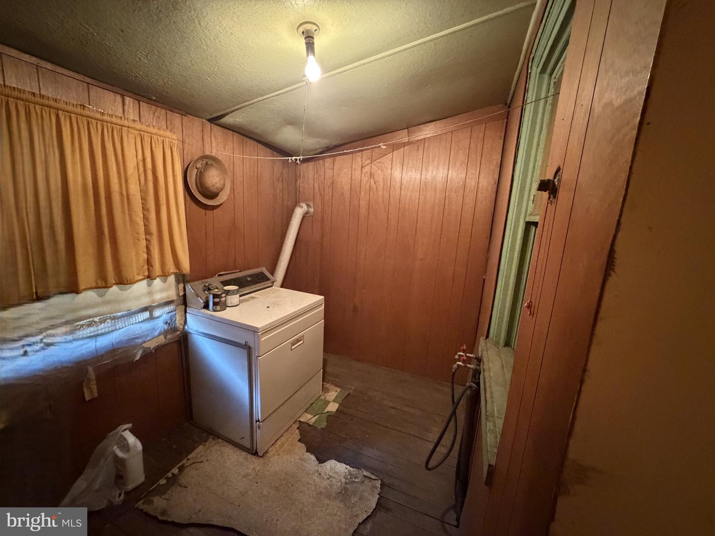 914 E Woodlawn Ave Property Photo 5
