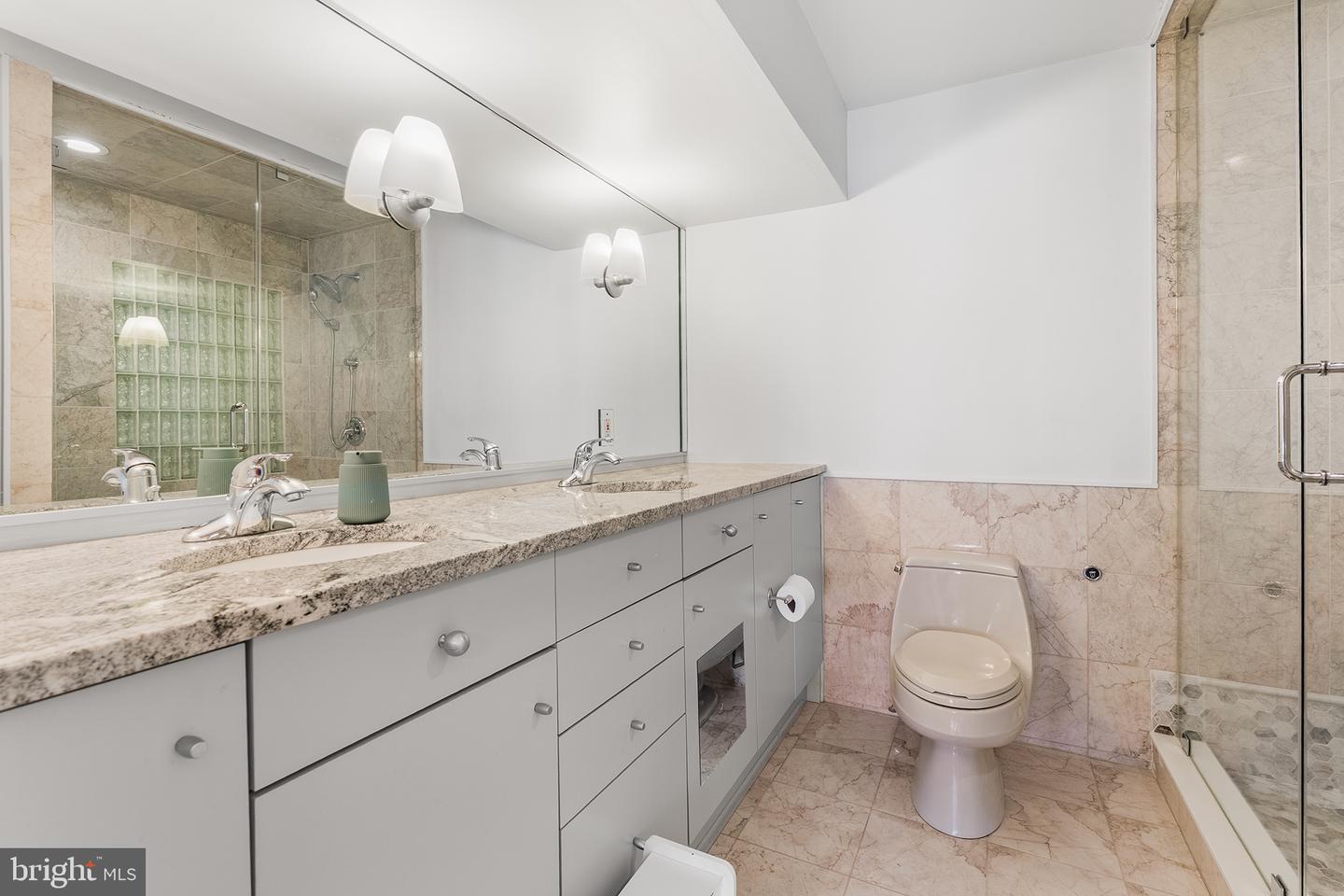 631 Addison St Property Photo 17