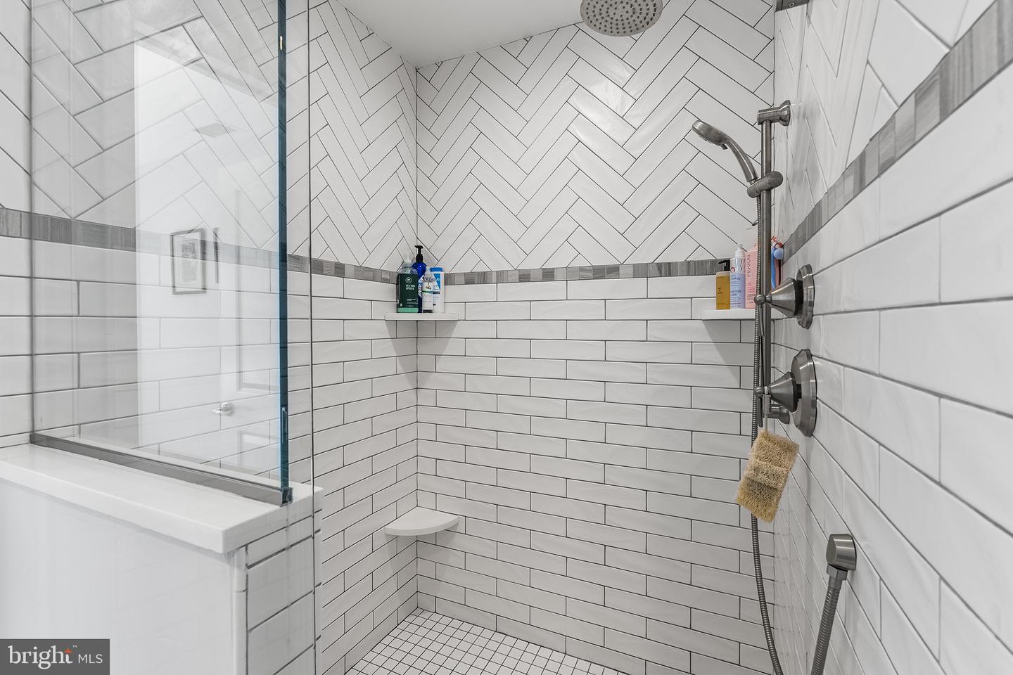 631 Addison St Property Photo 22