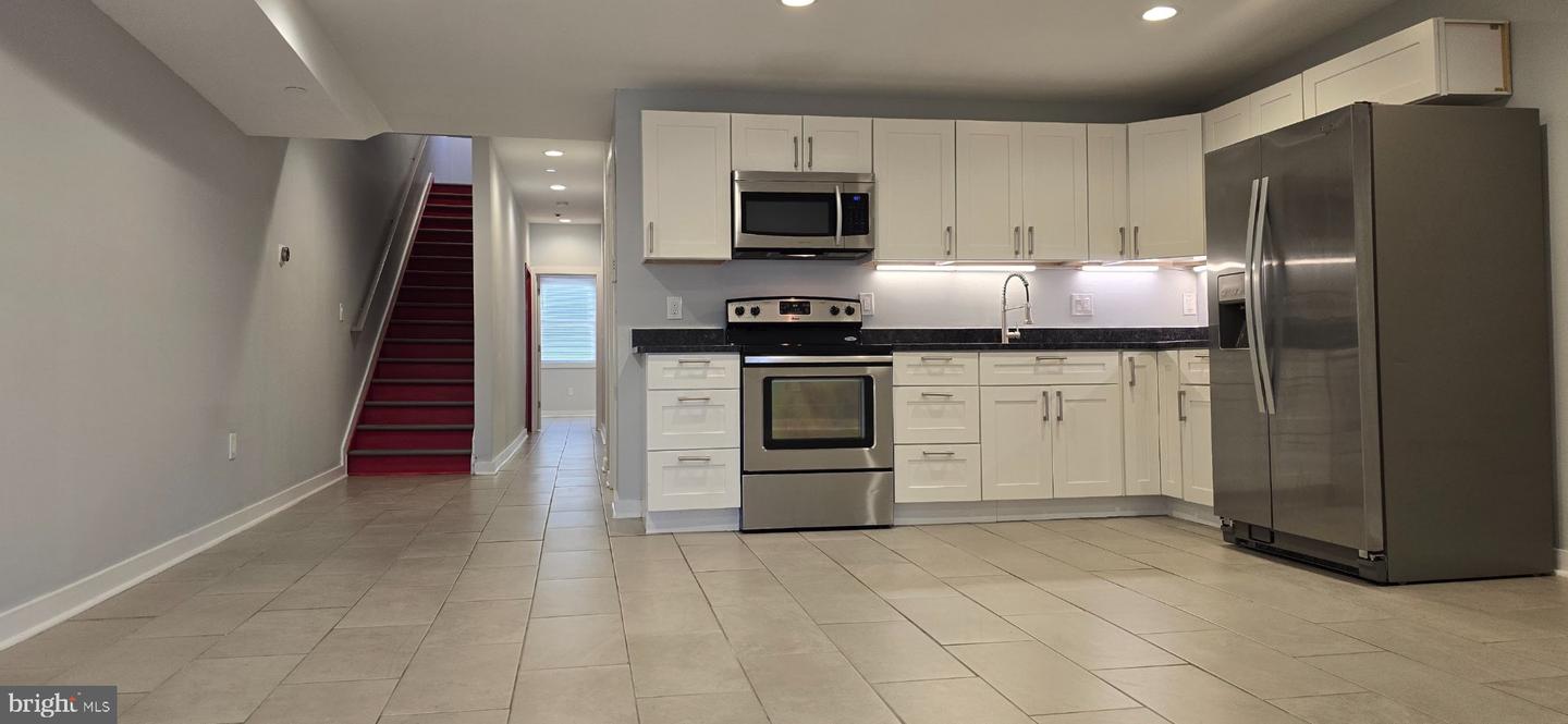 603 E Girard Ave #3rd Floor Property Photo 10