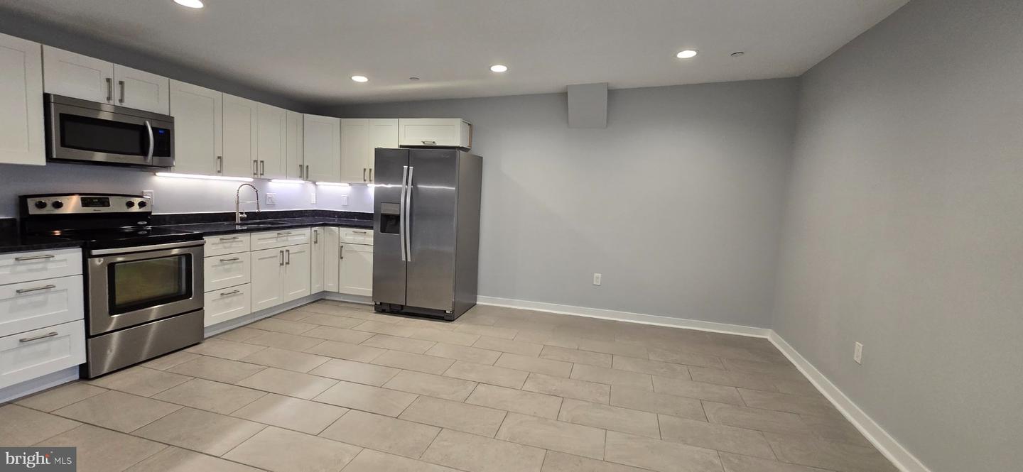 603 E Girard Ave #3rd Floor Property Photo 11