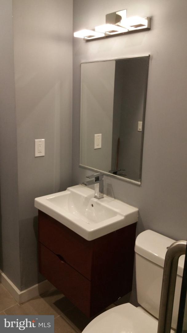 603 E Girard Ave #3rd Floor Property Photo 24