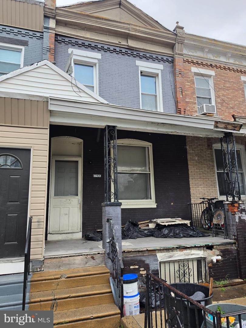 7033 Saybrook Ave Property Photo 4
