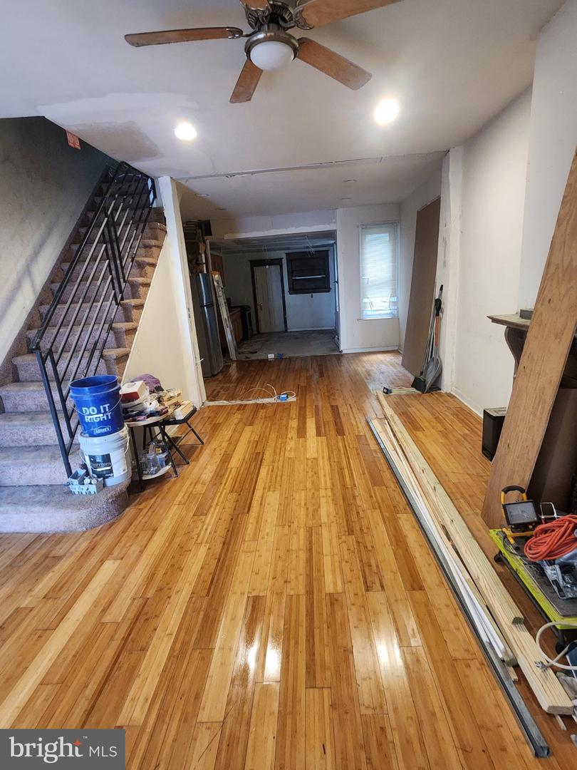 7033 Saybrook Ave Property Photo 10