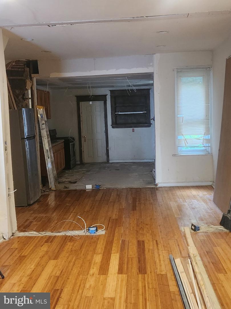 7033 Saybrook Ave Property Photo 11