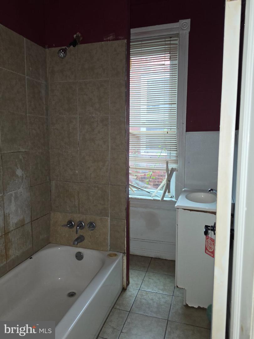 7033 Saybrook Ave Property Photo 22