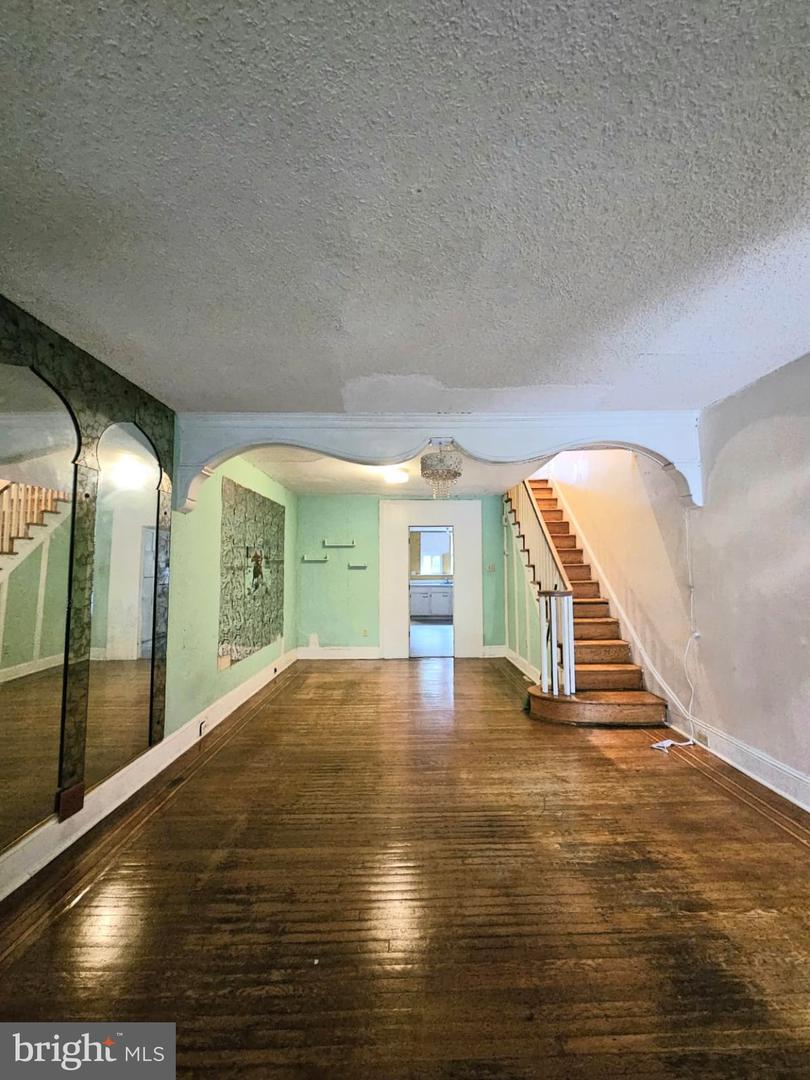 1717 S Bancroft St Property Photo 2