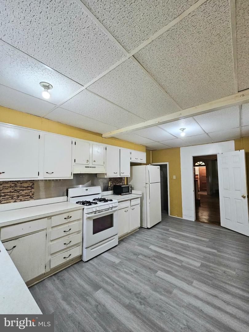 1717 S Bancroft St Property Photo 8