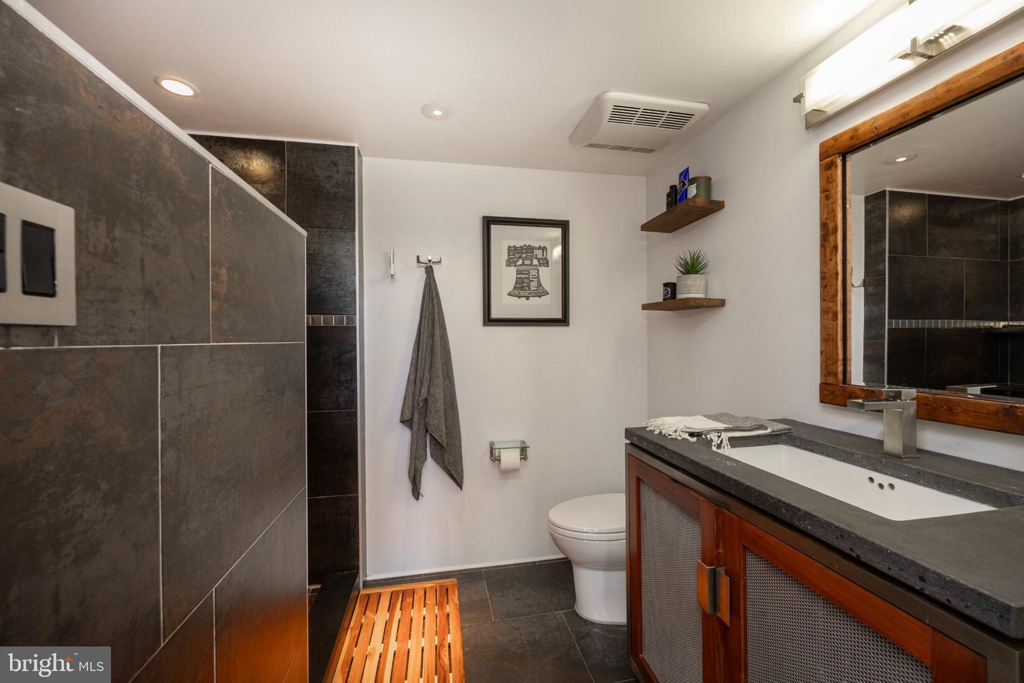 1228-32 Arch St #3a Property Photo 24