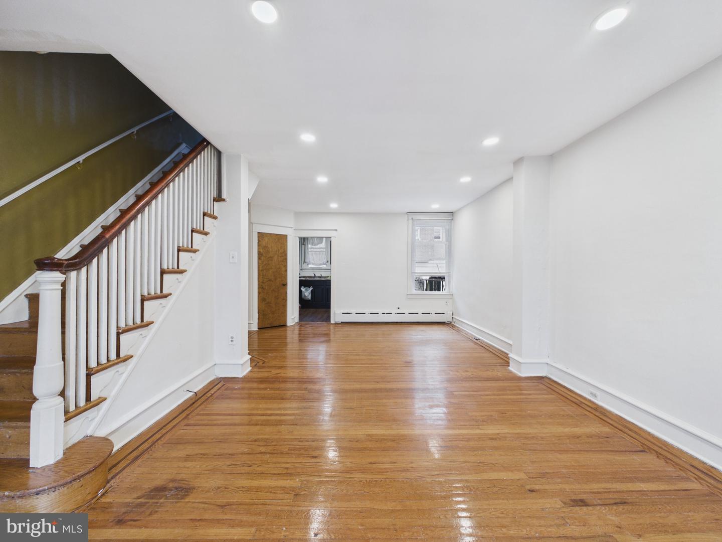 309 Rosemar St Property Photo 3