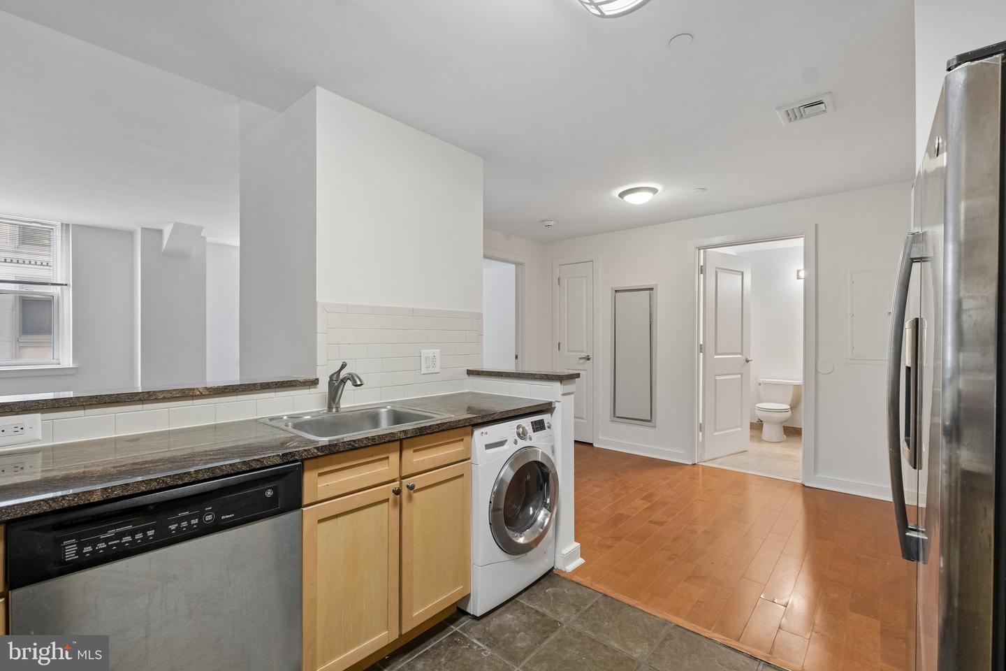 111 S 15th St #1512 Property Photo 10