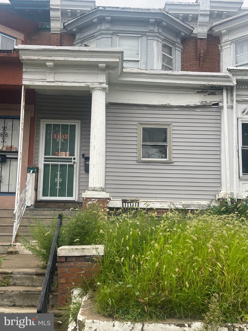 1102 W Wyoming Ave Property Photo 1