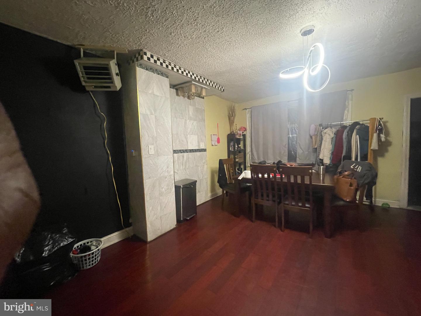 1102 W Wyoming Ave Property Photo 4