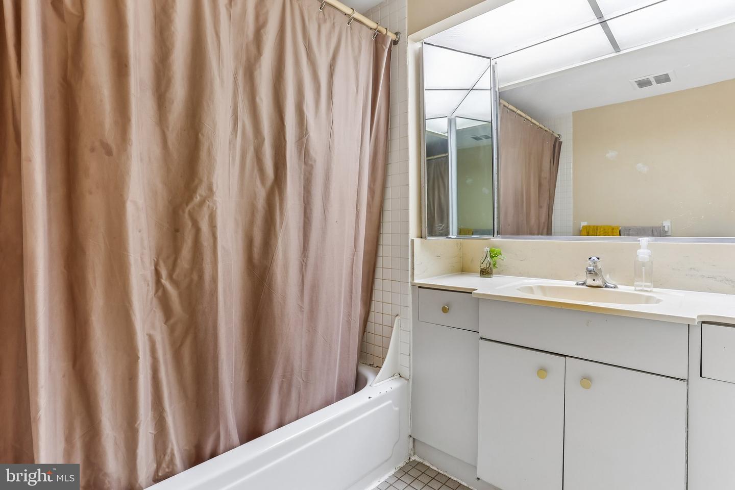 1326-42 Spruce St #2806 Property Photo 16