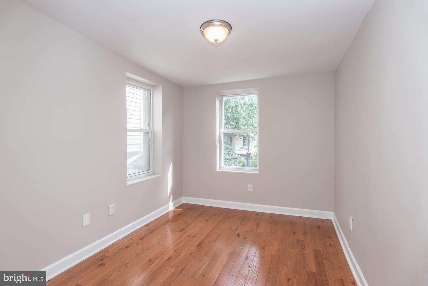 2011 E Fletcher St Property Photo 14