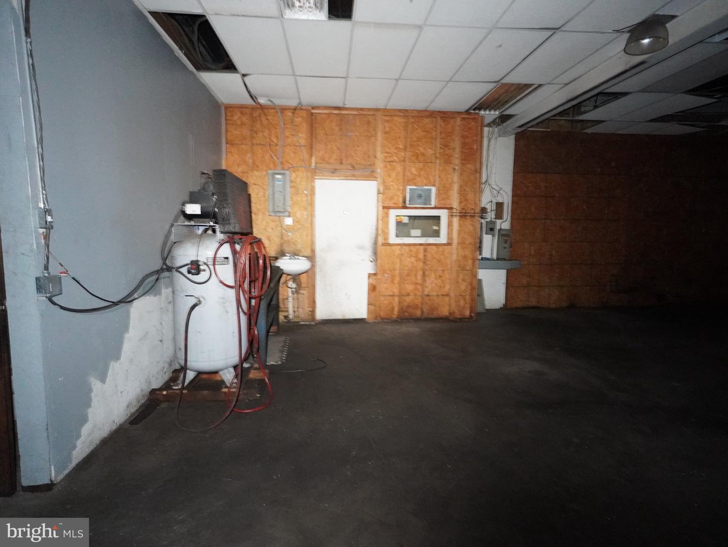 1908 E Westmoreland E Property Photo 3
