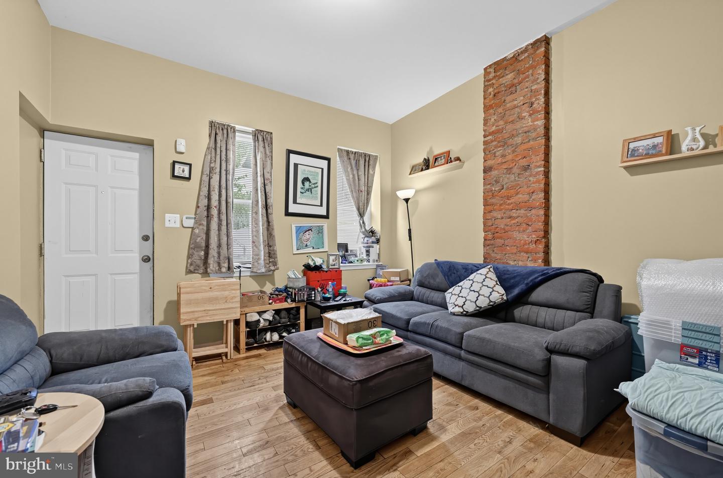 2506 Collins St Property Photo 4