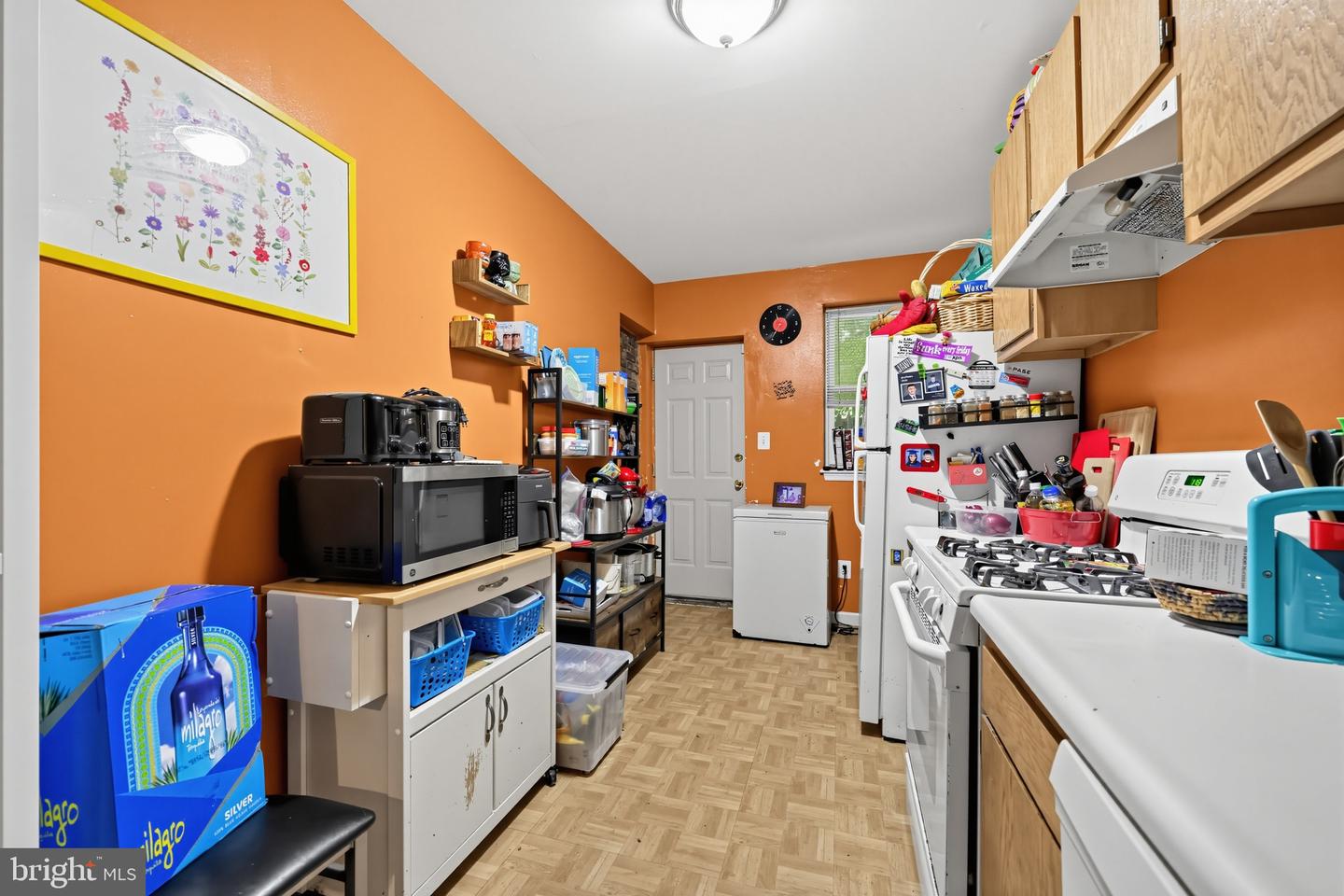 2506 Collins St Property Photo 8