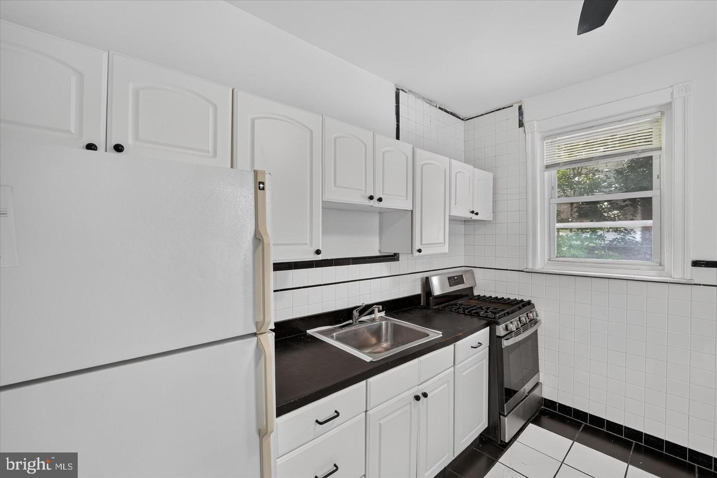 5442 Whitby Ave Property Photo 6