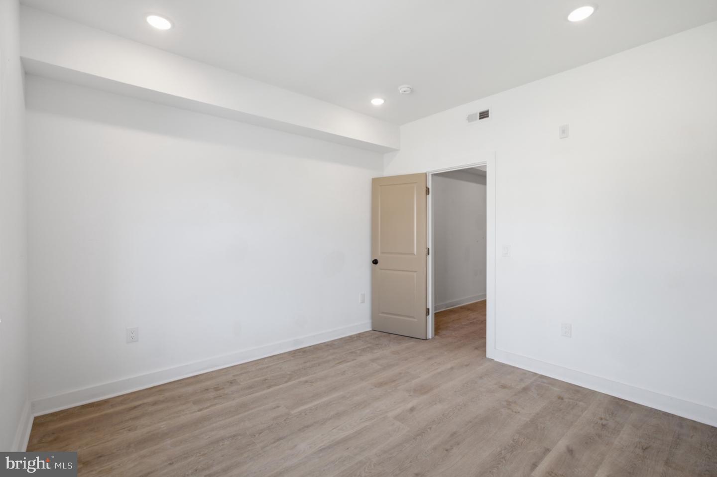 669 N 39th St #2 Property Photo 2