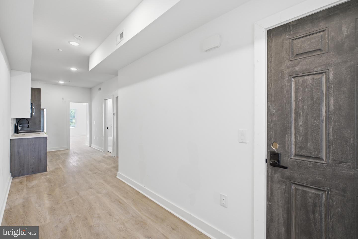 669 N 39th St #2 Property Photo 3