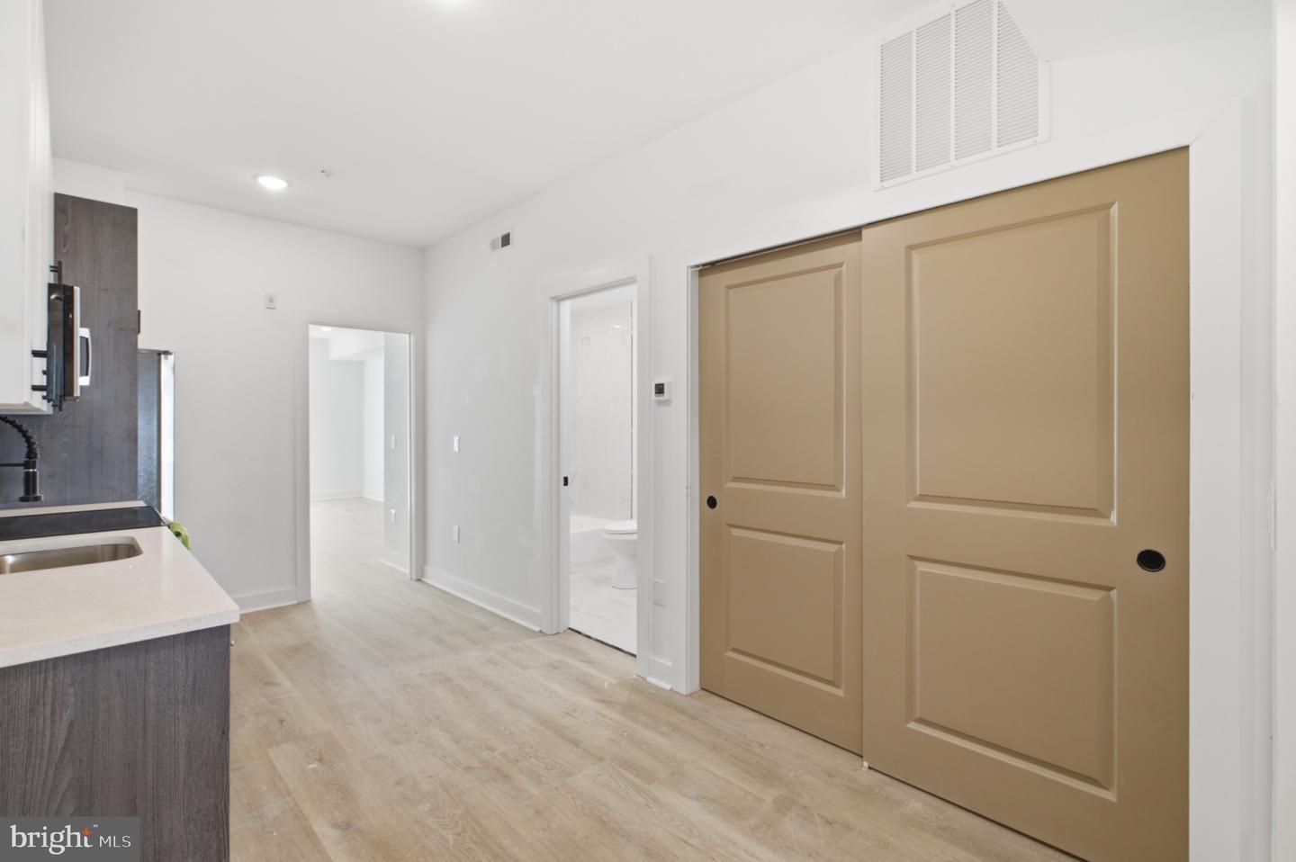 669 N 39th St #2 Property Photo 5