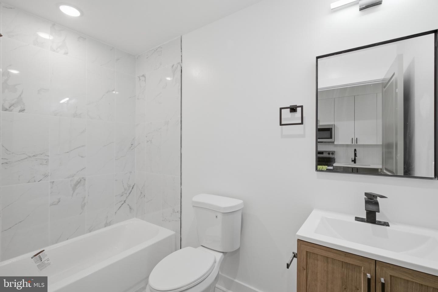 669 N 39th St #2 Property Photo 7