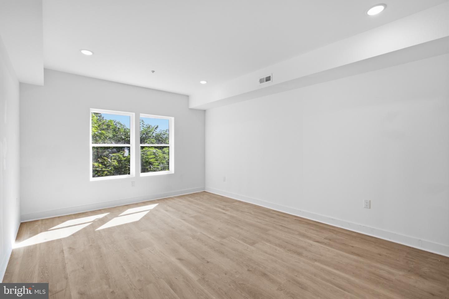 669 N 39th St #2 Property Photo 11