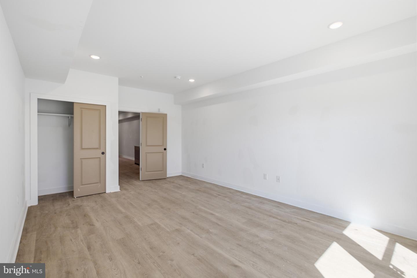 669 N 39th St #2 Property Photo 12
