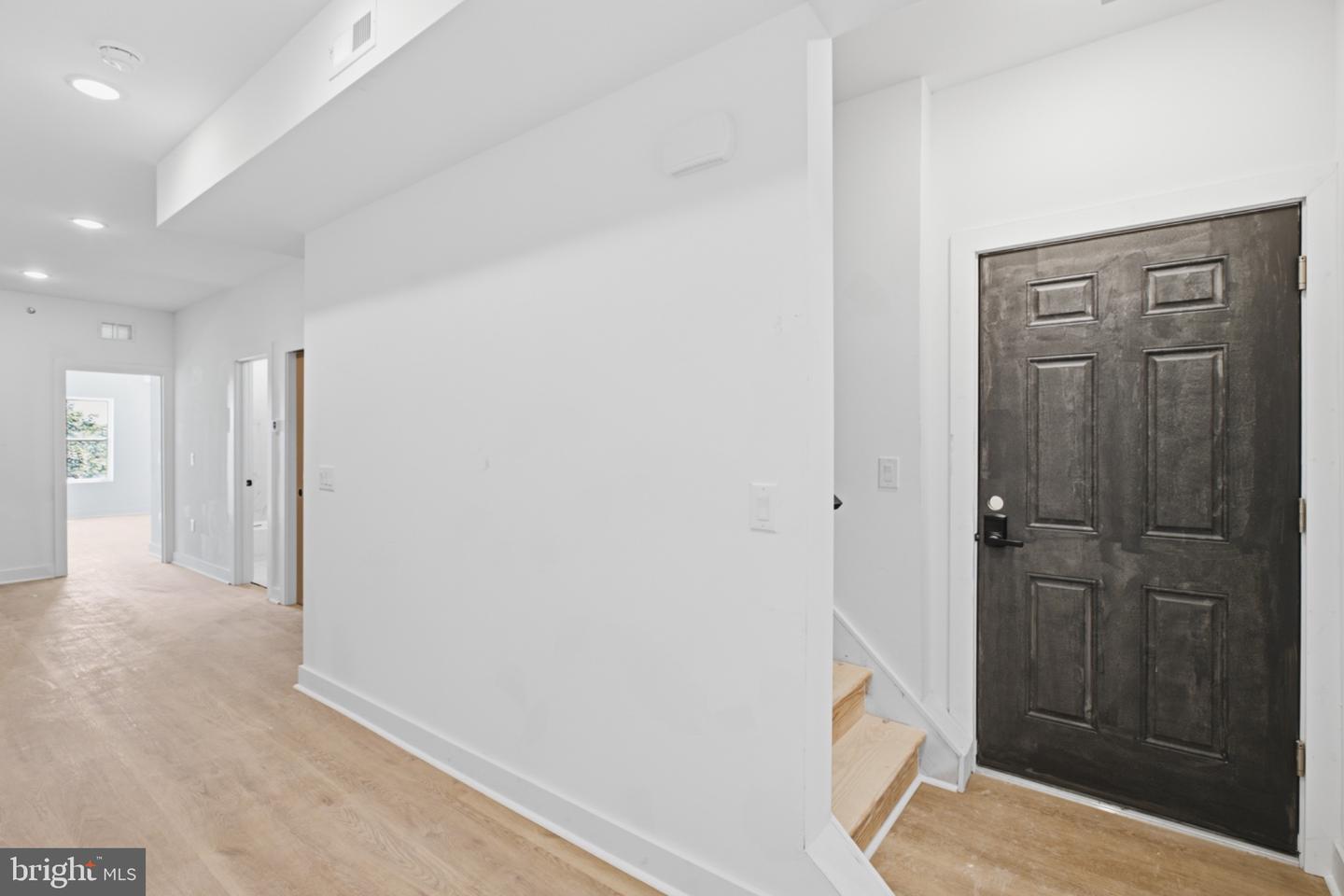 669 N 39th St #3 Property Photo 5