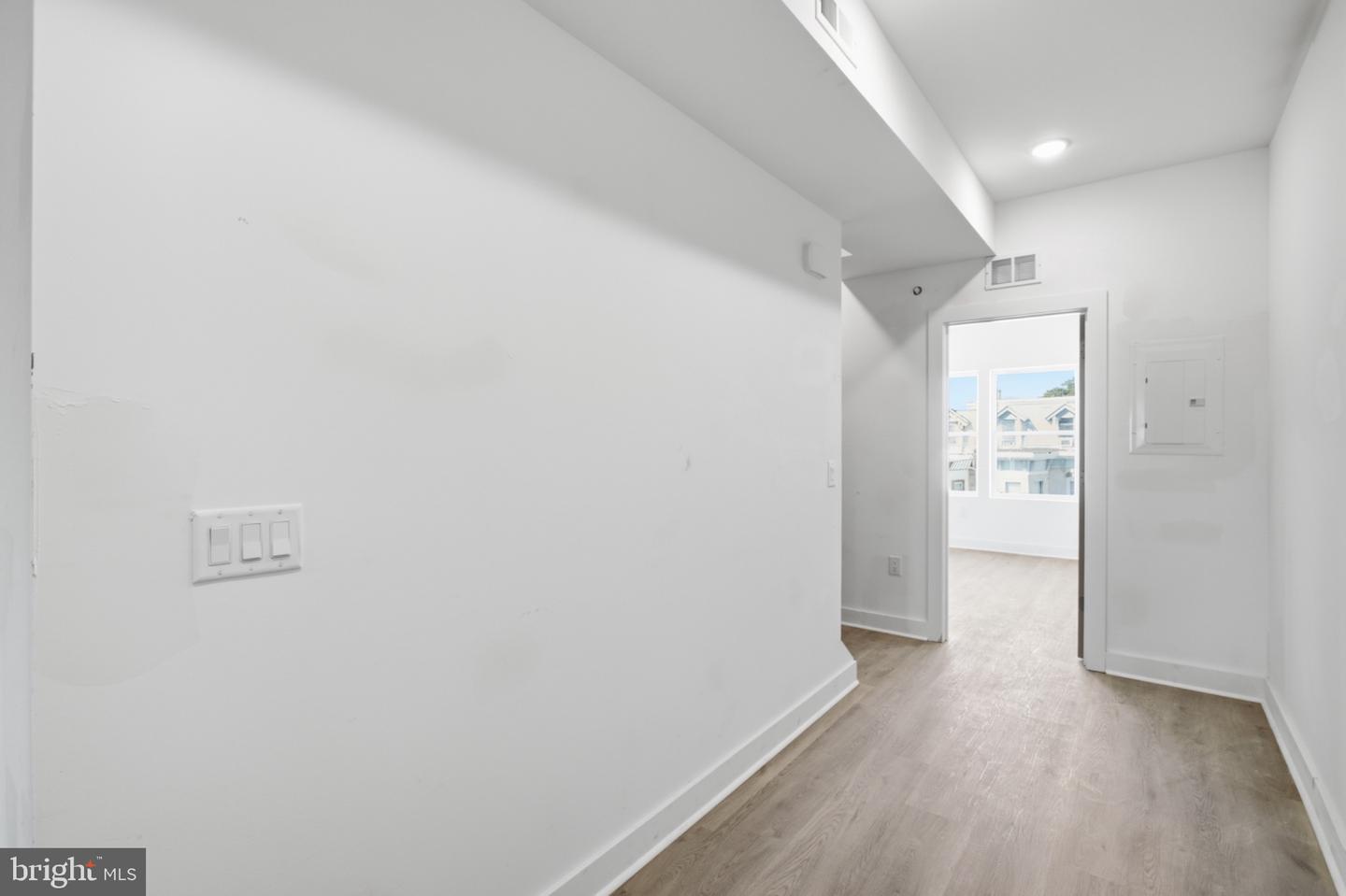 669 N 39th St #3 Property Photo 6