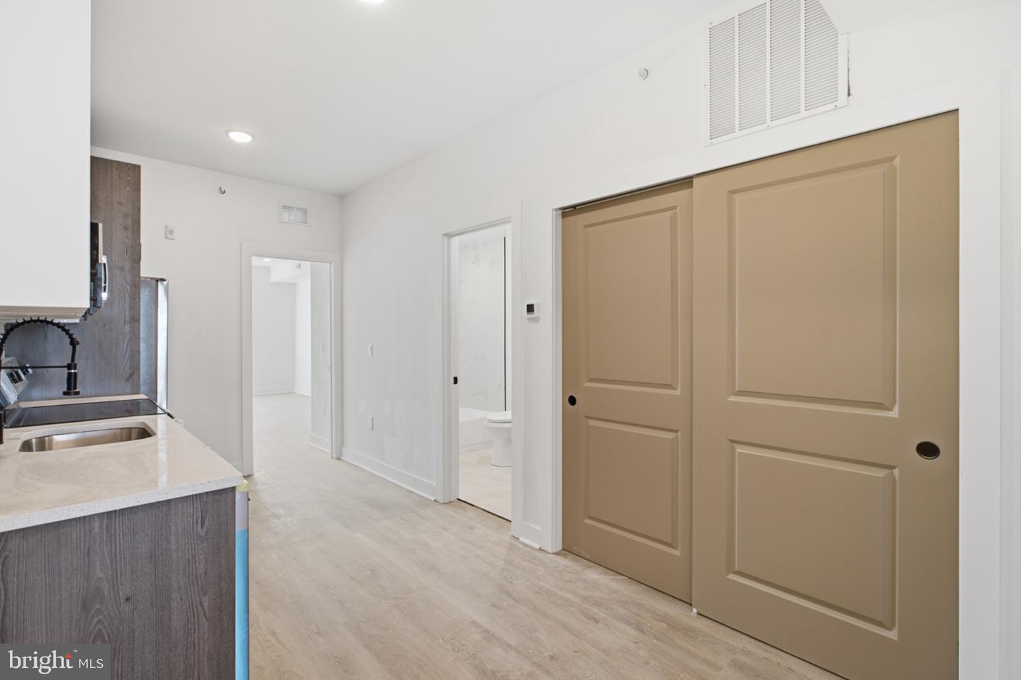 669 N 39th St #3 Property Photo 7