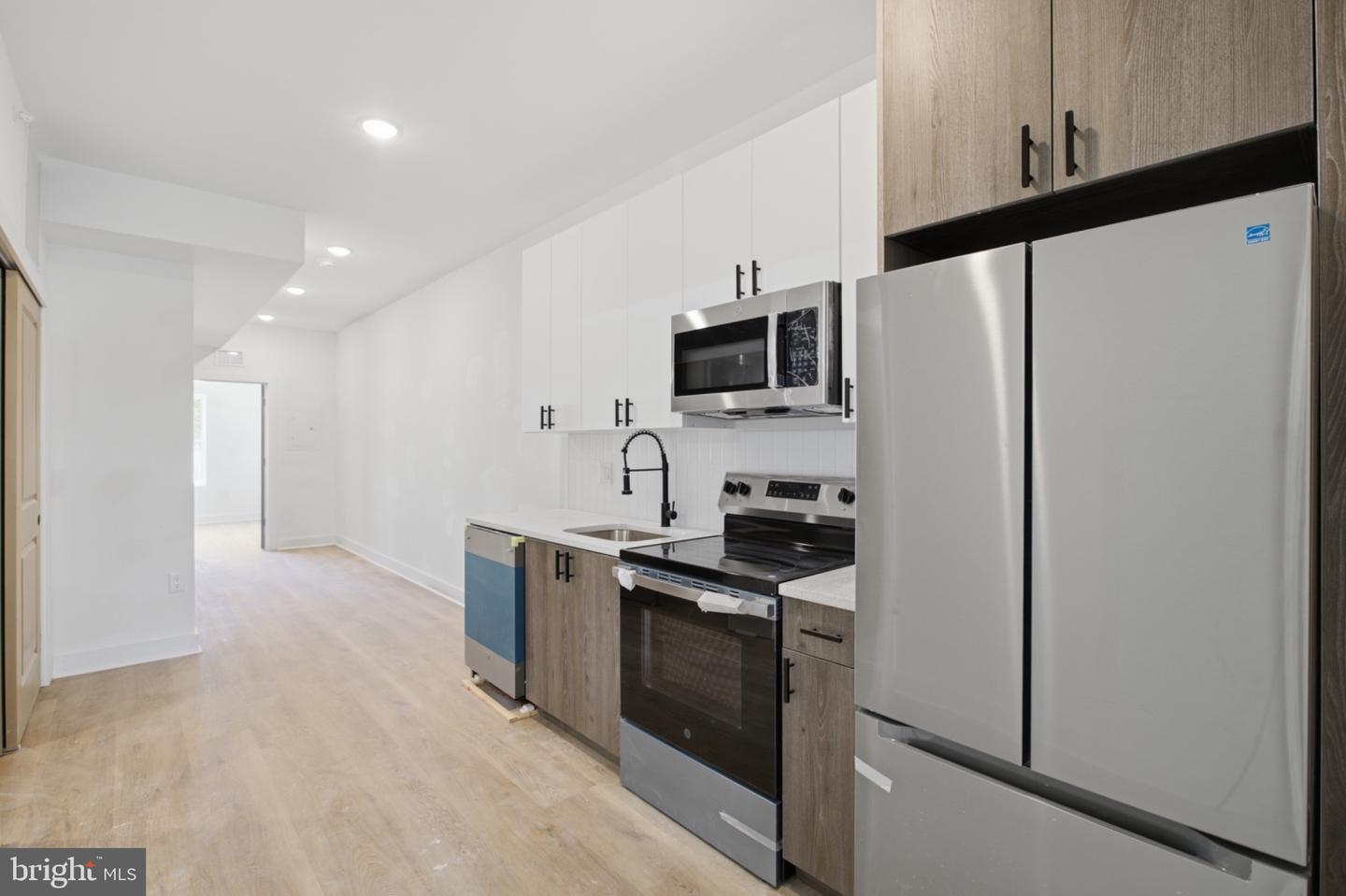 669 N 39th St #3 Property Photo 8
