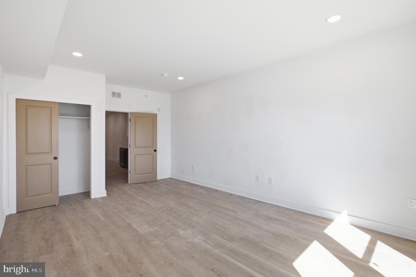 669 N 39th St #3 Property Photo 11