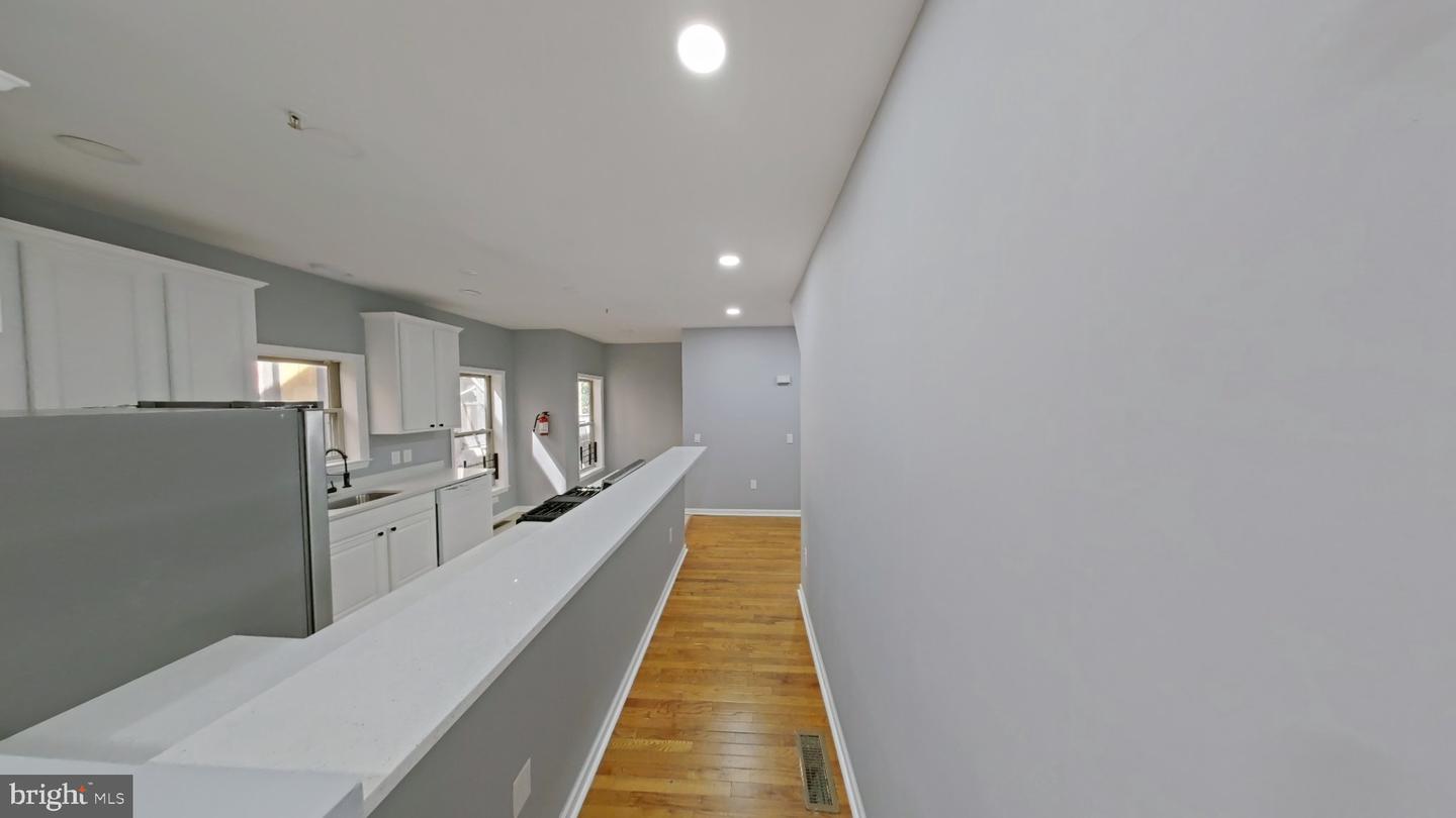 1831 W Diamond St #2 Property Photo 2