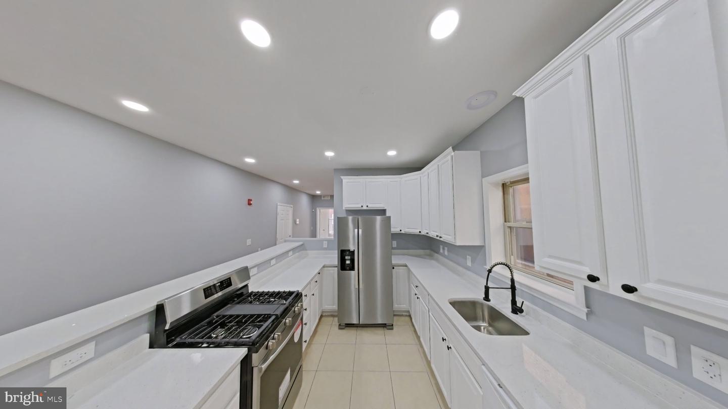 1831 W Diamond St #2 Property Photo 3