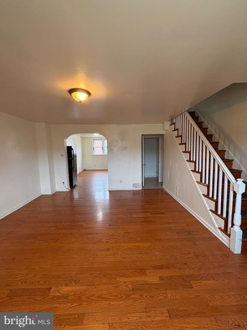 2112 Longshore Ave Property Photo 3