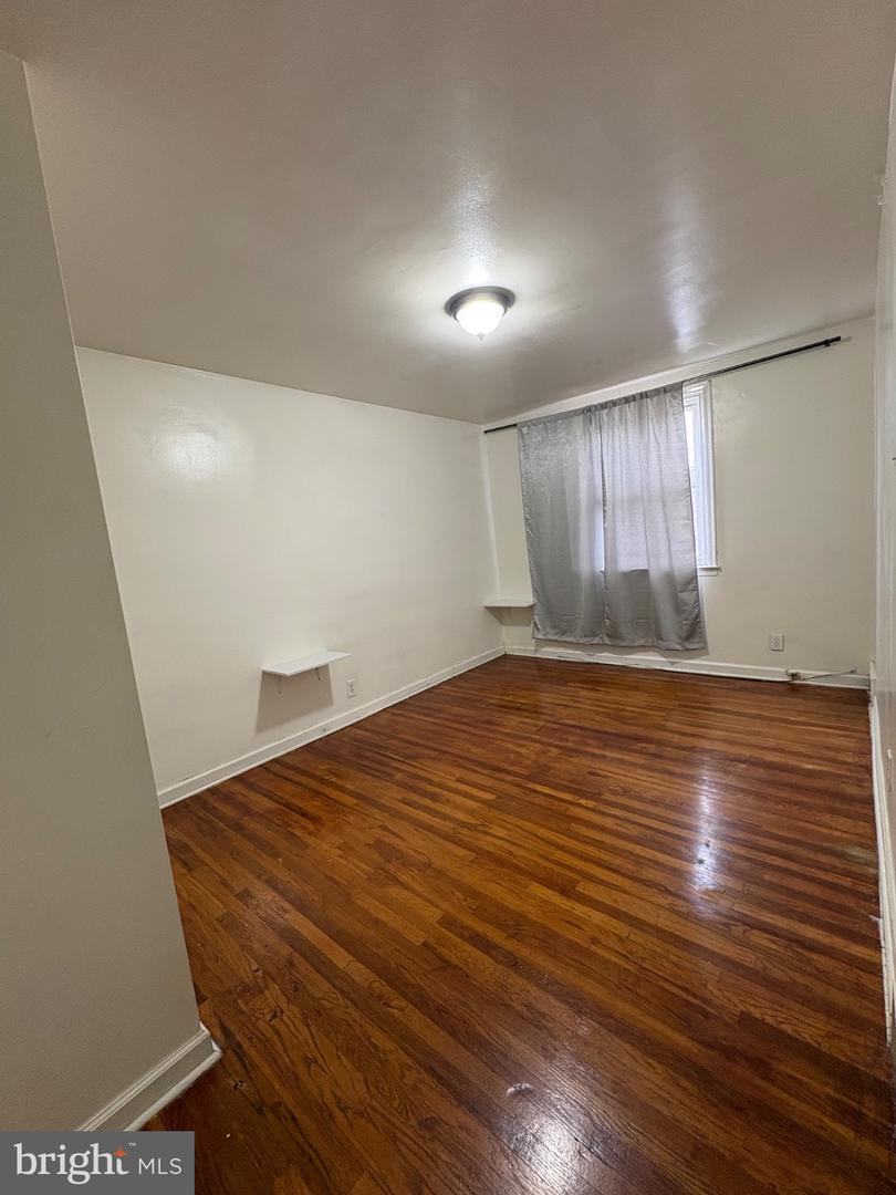 2112 Longshore Ave Property Photo 7