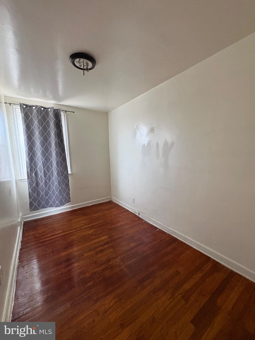 2112 Longshore Ave Property Photo 9
