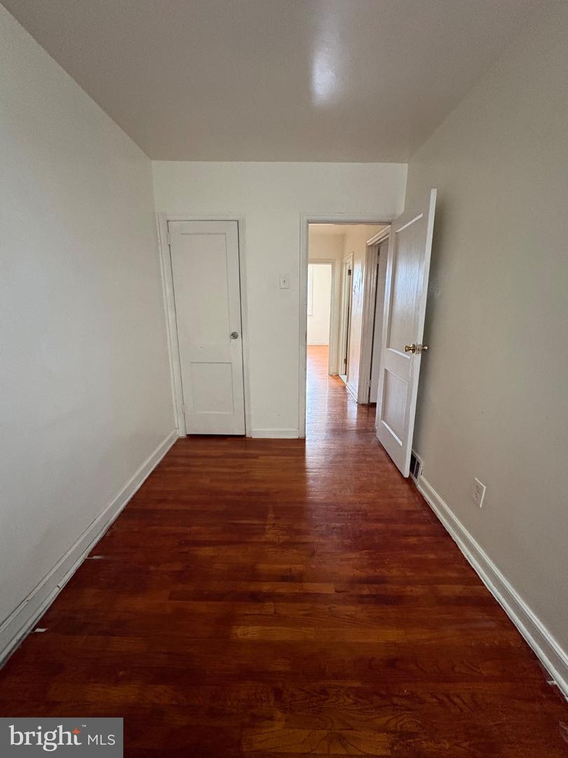 2112 Longshore Ave Property Photo 10