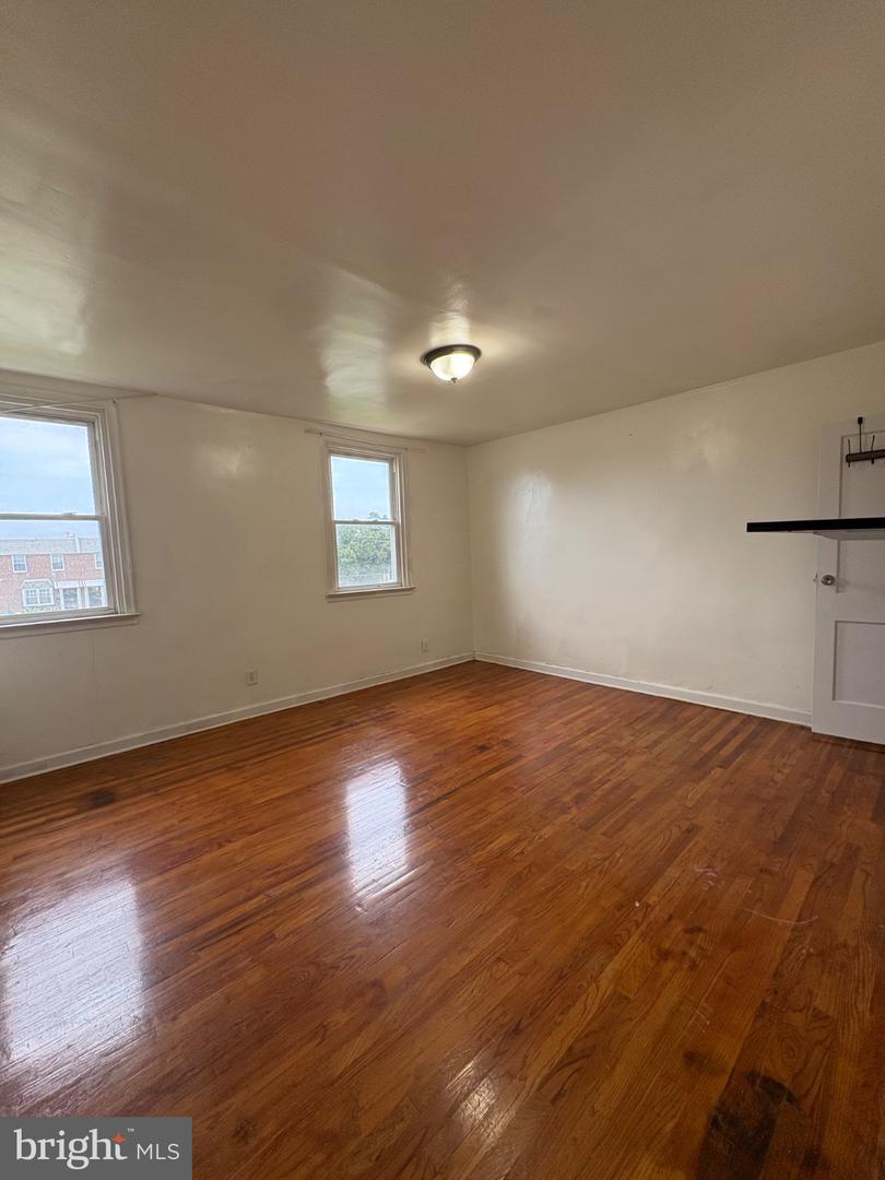 2112 Longshore Ave Property Photo 11