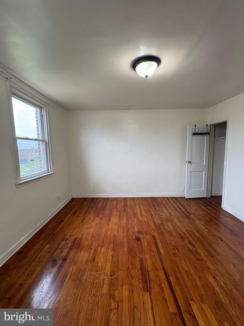2112 Longshore Ave Property Photo 12
