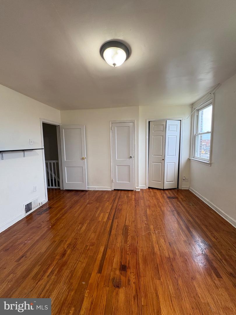 2112 Longshore Ave Property Photo 13